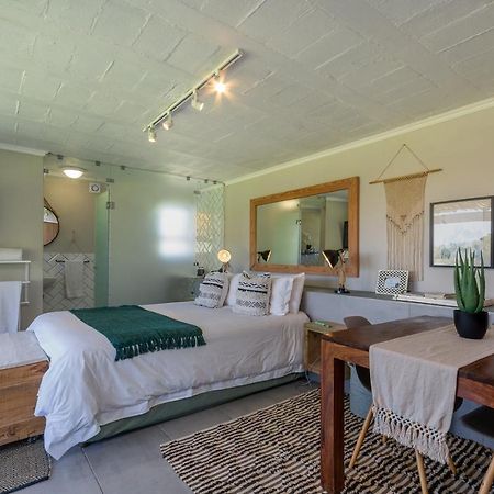 Wildlife Retreat On A Wine-Farm Villa Stellenbosch Buitenkant foto
